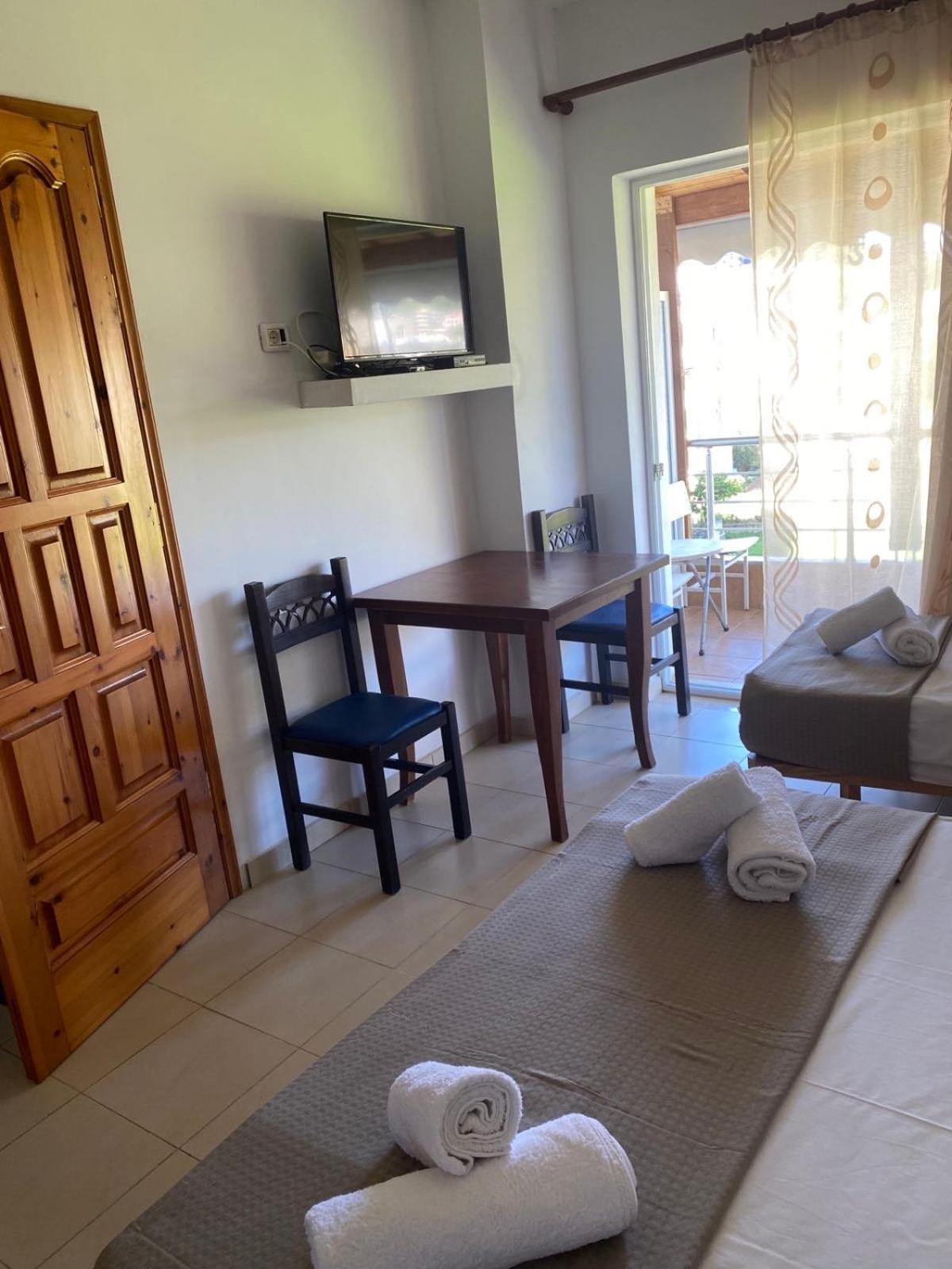 Ilias Family Rooms ヒマラ エクステリア 写真